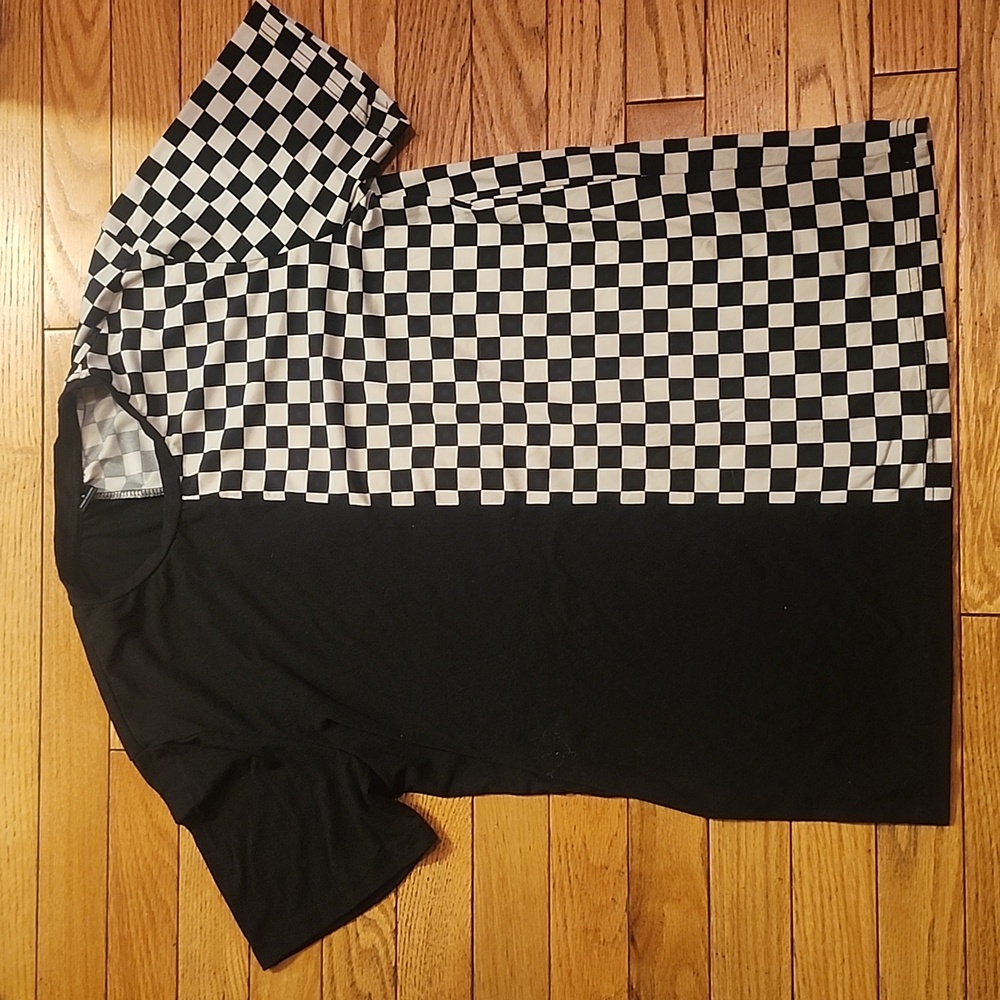 Men's Size Small short sleeve checked tee